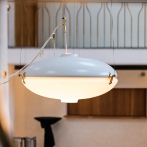 Belysning över baren