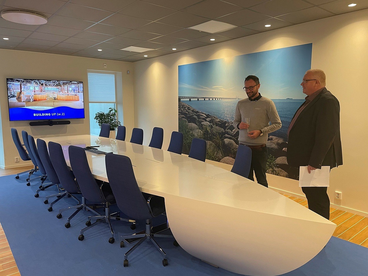 Fr&aring;n v&auml;nster: Tony Hansson (S) och Suljo Sahbegovic, Technical Sales Manager p&aring; Scanmarine