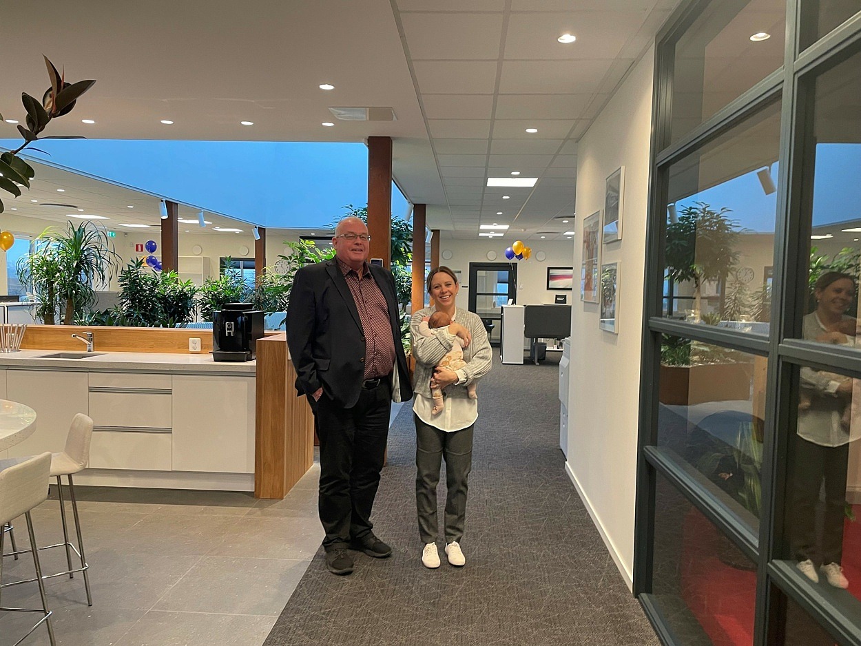 Fr&aring;n v&auml;nster: Tony Hansson (S) och Alexandra Rolland Andersson, vd Scanmarine.