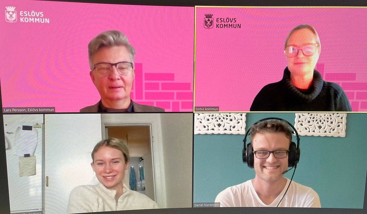 Digitalt f&ouml;retagsbes&ouml;k med Talking Bridge. Fr&aring;n v&auml;nster: Lars Persson n&auml;ringslivschef Esl&ouml;vs kommun, Cecilia Wennersten n&auml;ringslivsstrateg Esl&ouml;vs kommun, Emma Reuterberg studentmedarbetare Esl&ouml;vs kommun, Daniel Nordstr&ouml;m p&aring; Talking Bridge.