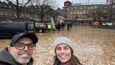 två personer vis stora torg i eslöv