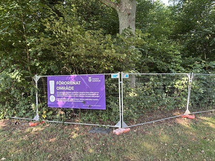 Den gamla skjutvallen i Skytteskogen är inhägnad sedan 2019 då giftiga föroreningar hittades i marken.