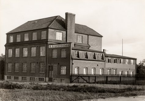 Den nya fabriken byggdes 1923 i tre våningar. Foto: Tekniska museet.