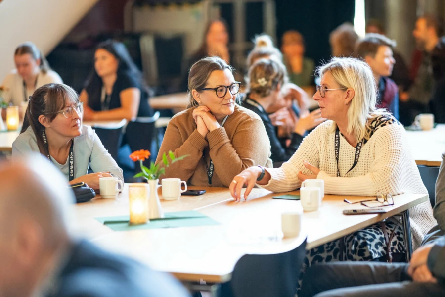 Diskussioner, mingel och n&auml;tverkande. Foto: Christoffer Borg Mattisson.