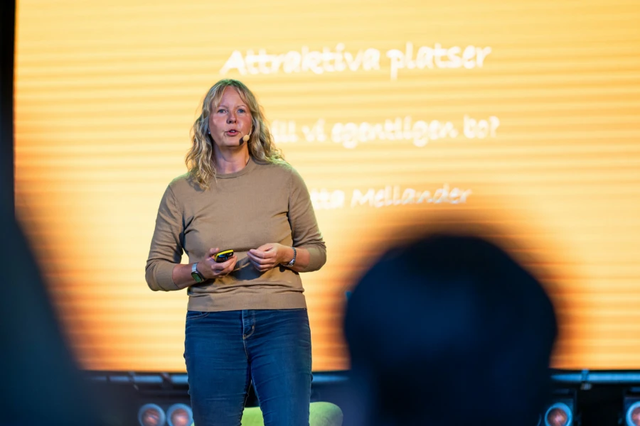 Charlotta Mellander, professor i nationalekonomi, pratade om vad som g&ouml;r en plats attraktiv. Foto: Christoffer Borg Mattisson.
