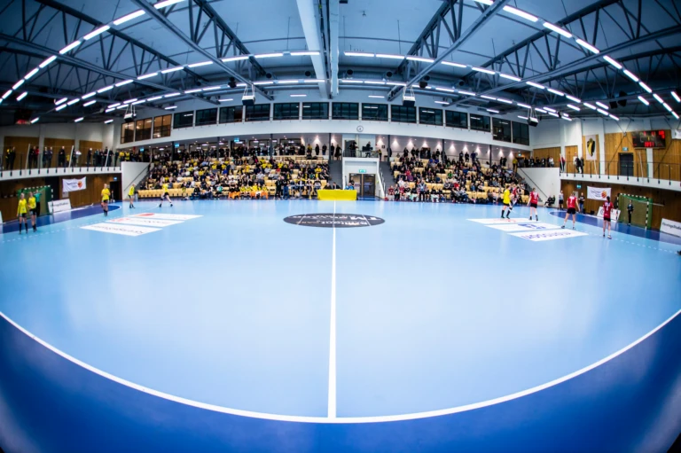 Fish eye bild på idrottshall.