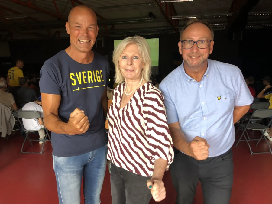 Tre som hejade p&aring; Truls i OS-finalen och som h&auml;lsar att kommunen kommer att arrangera hyllning av Truls M&ouml;reg&aring;rdh n&auml;r han kommer hem, &auml;r Marcus Kulle, chef f&ouml;r Kultur och Fritid, Eva Hallberg, kommundirekt&ouml;r, och Johan Andersson, kommunstyrelsens ordf&ouml;rande.