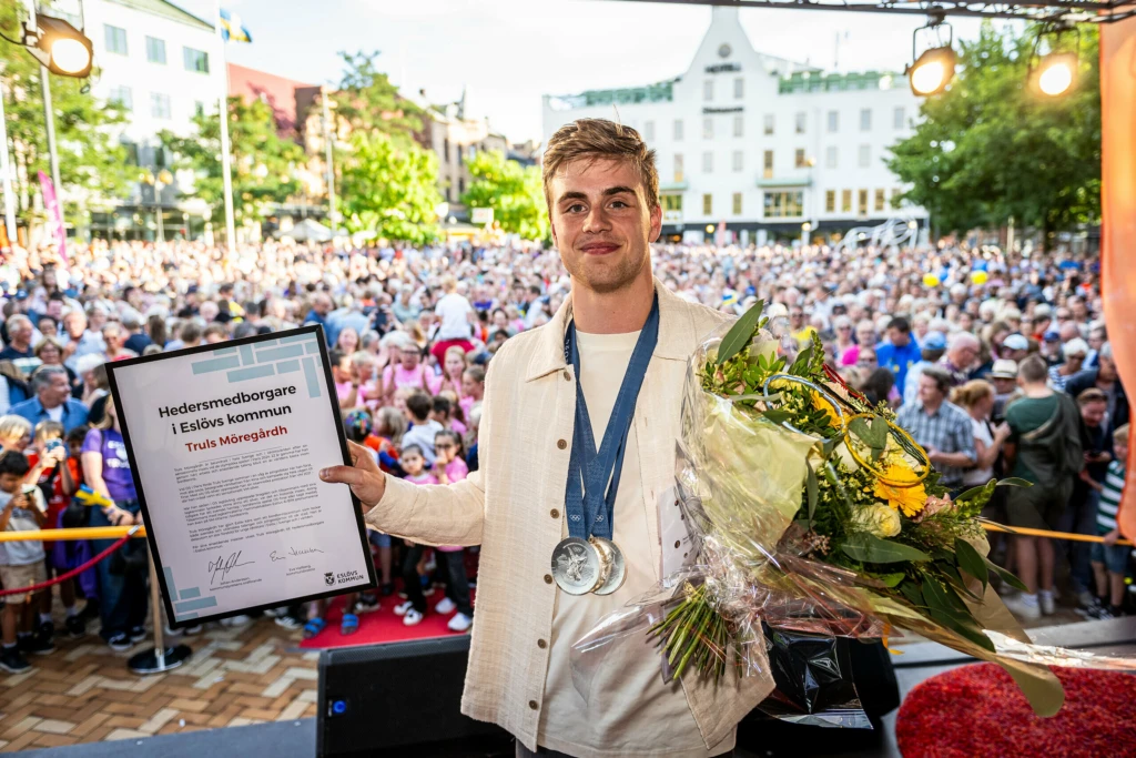Truls Möregårdh när han hyllades på torget i Eslöv efter OS.
