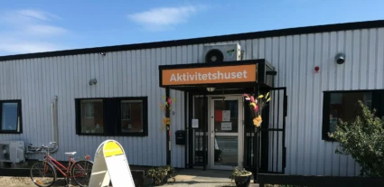 Ingången till Aktivitetshuset