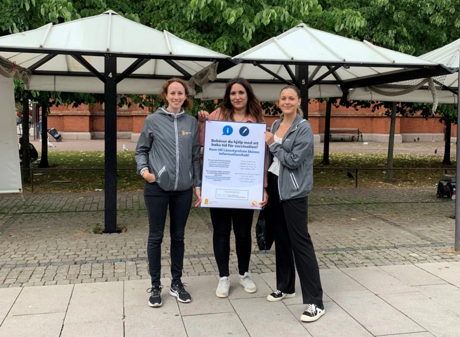 V&auml;lkommen till Stora torg i Esl&ouml;v p&aring; m&aring;ndag 23 augusti kl. 13&ndash;16. Vi l&auml;mnar information om vaccination flera spr&aring;k och erbjuder st&ouml;d att boka covid-19-vaccination. Vi har &auml;ven m&ouml;jlighet att boka tider till dig som inte har mobilt bank id.