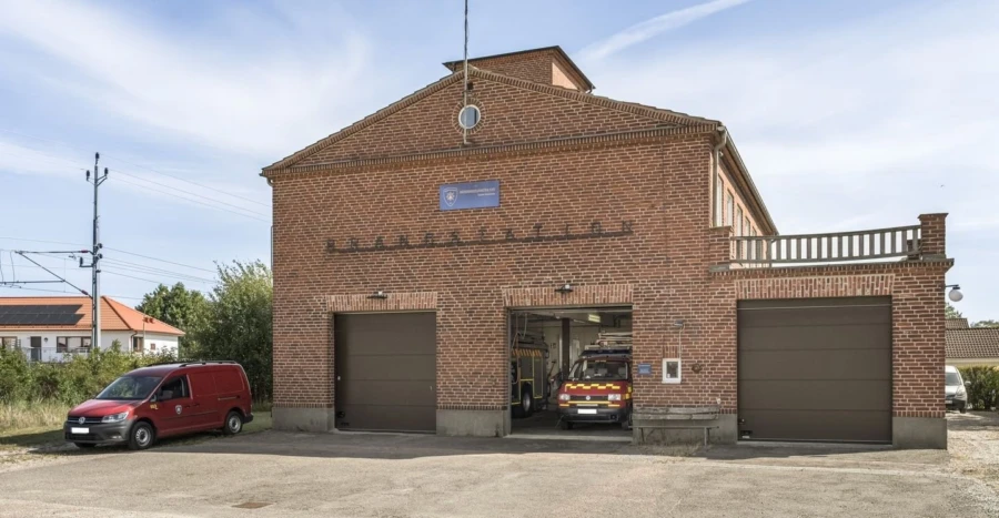 Esl&ouml;vs kommun k&ouml;per den gamla brandstationen i Marieholm och forts&auml;tter att hyra ut den till R&auml;ddningstj&auml;nsten Syd.