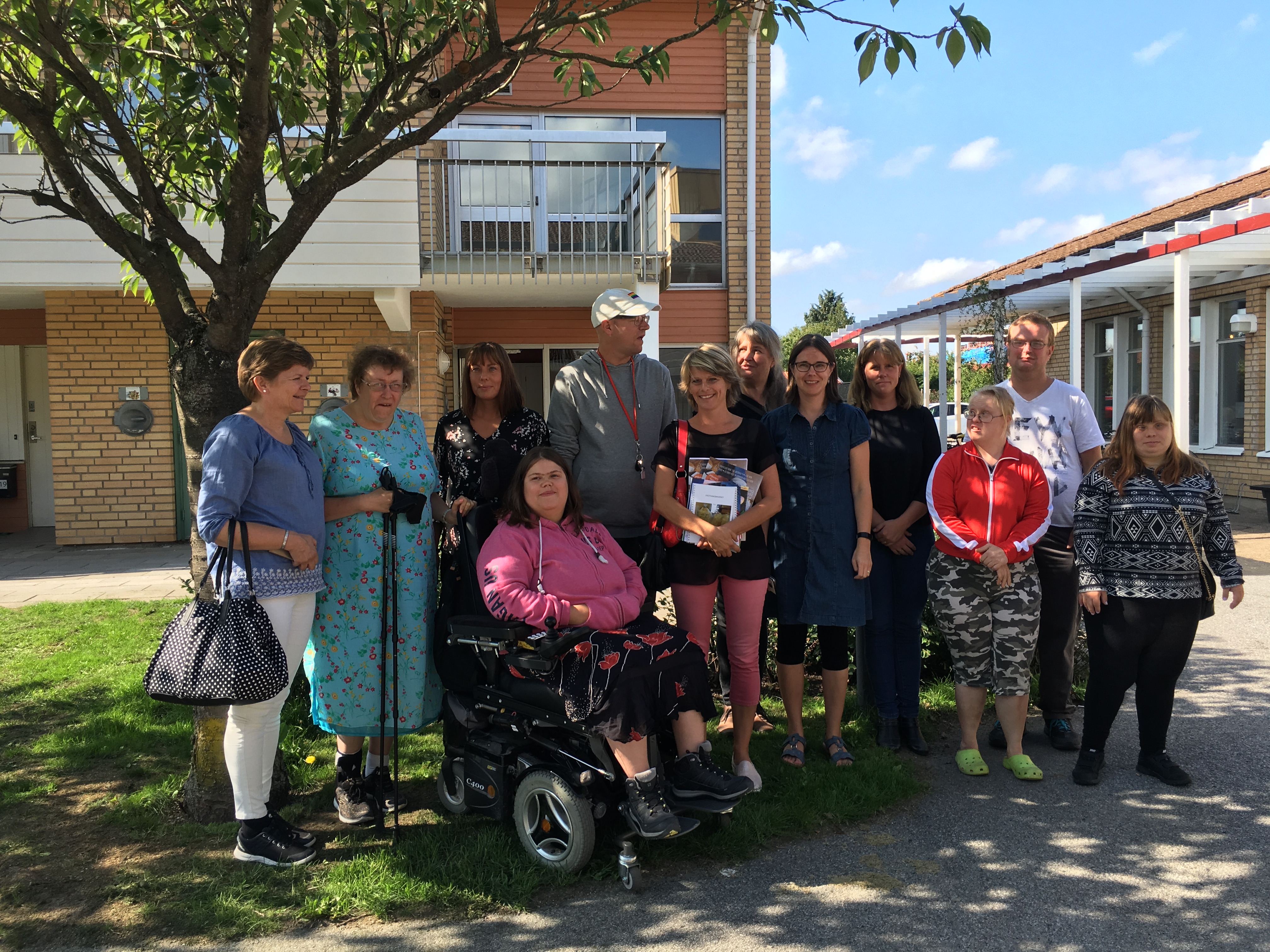Brukarl&auml;sombuden i Esl&ouml;v med de finska bes&ouml;karna fr&aring;n Finlands motsvarighet till svenska Centrum f&ouml;r l&auml;ttl&auml;st och personal och brukare fr&aring;n K&aring;rkulla samkommun.
