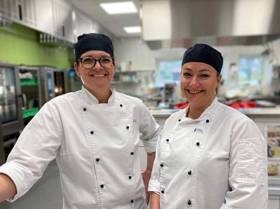 Carin Grundstr&ouml;m och Kajsa Hedlund p&aring; Ekebackens f&ouml;rskola.