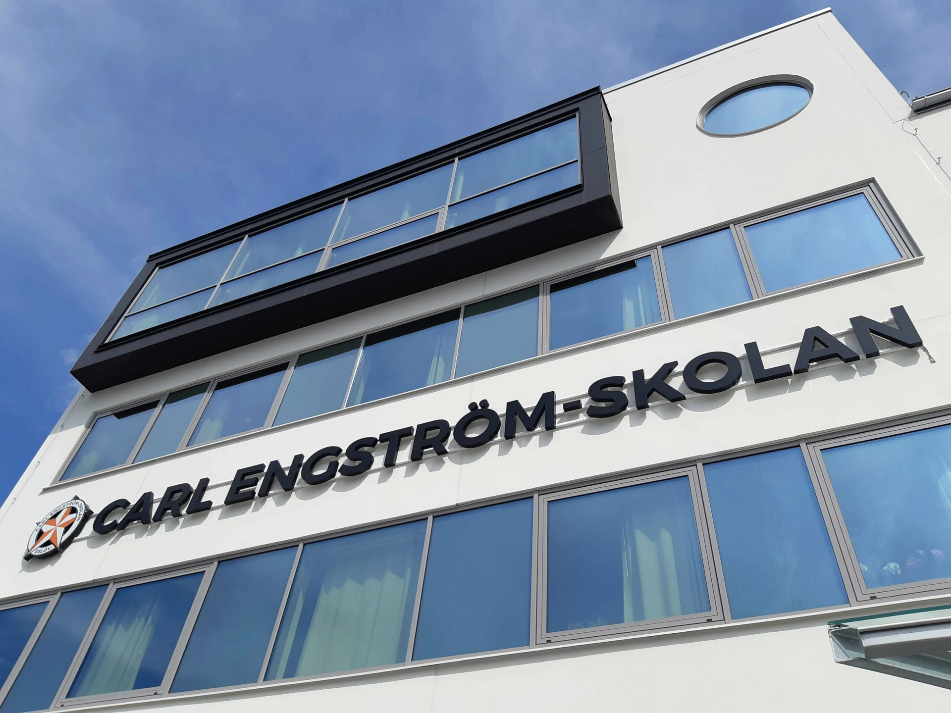 Carl Engströmgymnasiets fasad i Eslöv