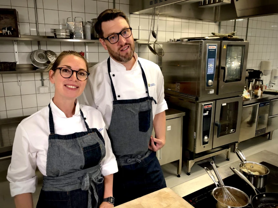 Charlotte Holm Brodersen och Michael Hallström har tagit initiativ till klimatveckan och jobbar som måltidsutvecklare i Eslövs och Höörs kommuner.