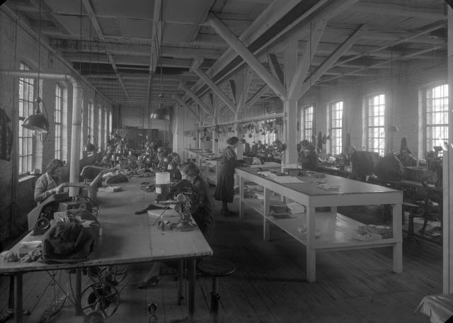 Esl&ouml;vs skofabriks arbetare var f&ouml;rst med att organisera sig f&ouml;r b&auml;ttre villkor. Foto: F&ouml;jers arkiv.