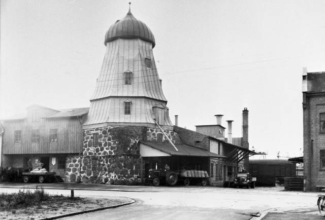 Ottersteds m&ouml;lla. M&ouml;llan byggdes av Lars Otterstedt p&aring; 1870-talet. L&aring;g i korsningen Stora och Lilla Kvarngatan. Foto: KG-Pressfoto