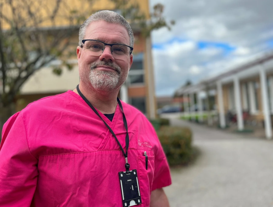 Daniel Nilsson &auml;r huvudskyddsombud f&ouml;r Kommunal och representant fr&aring;n V&aring;rd- och omsorgscolleget Esl&ouml;v, H&ouml;&ouml;r och H&ouml;rby.