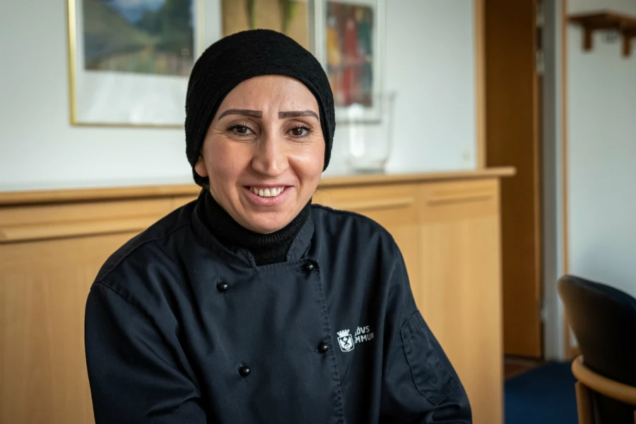 Ramia Tlas jobbar p&aring; Majkens, stadshusets restaurang.