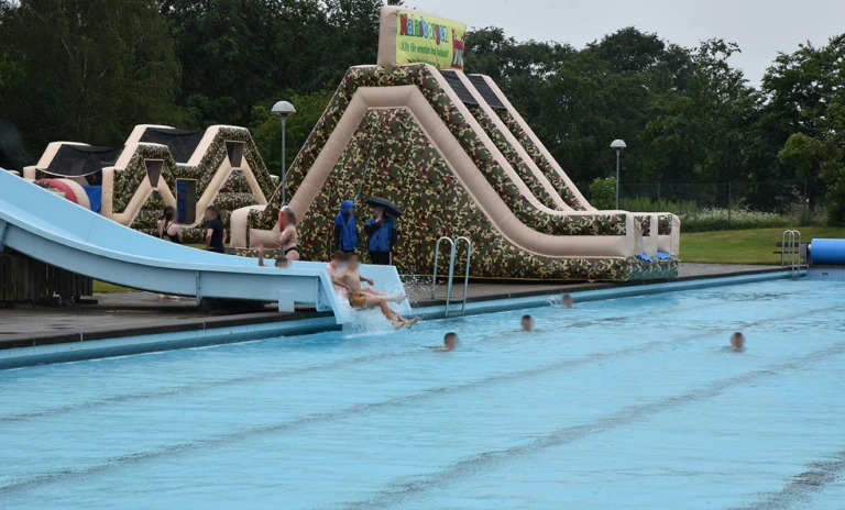 Familjens dag på Karlsrobadet.