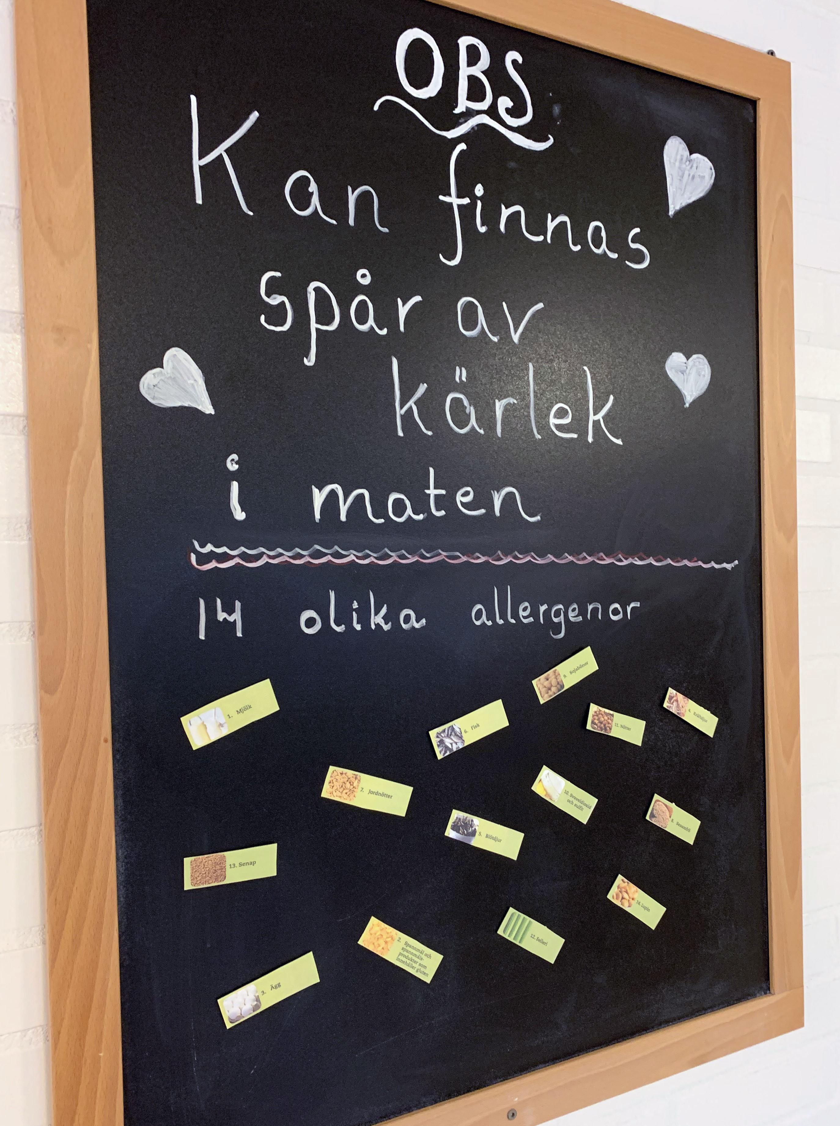 OBS att det kan finnas sp&aring;r av k&auml;rlek i maten p&aring; Flyingeskolan.