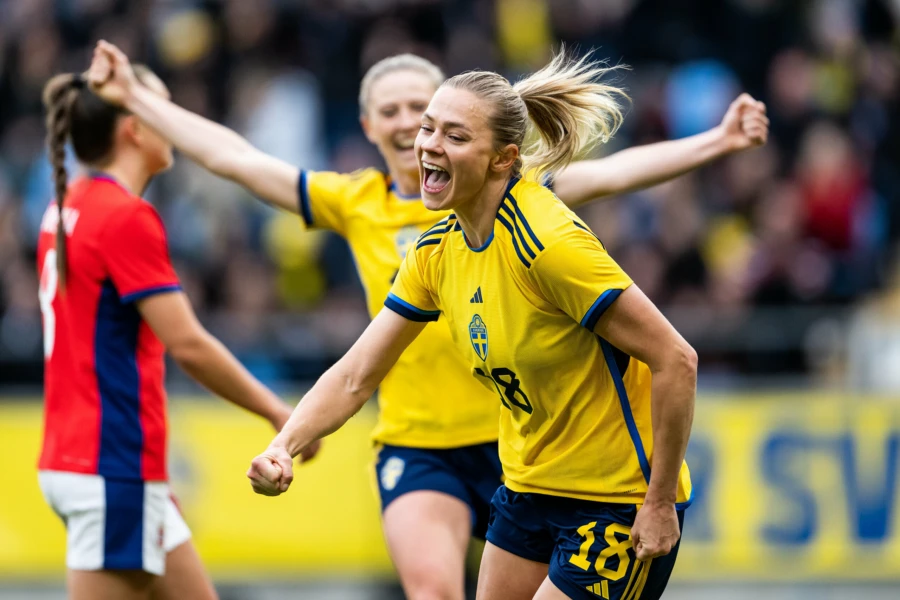 Vi hoppas f&aring; se Fridolina Rolf&ouml; och de svenska damerna fira fler m&aring;l i bronsmatchen p&aring; l&ouml;rdag. Foto: J&ouml;rgen Jarnberger /BILDBYR&Aring;N.