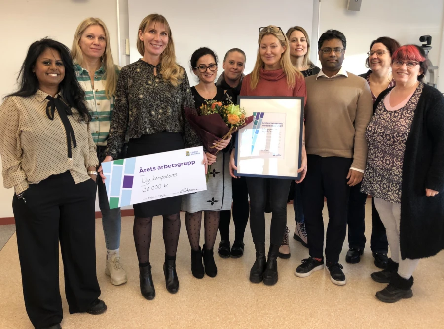 Hela den prisbel&ouml;nta arbetsgruppen fr&aring;n v&auml;nster: Sabina Kullberg, Sandra Narberg, Sandra Nylander, Emine Gonzalez, Johanna NIilsson, Emma Natt och Dag, Adela Palln&eacute;us, Carsten Nilsson, Sonia Svensson och Eva Liedholm. P&aring; bilden saknas Marieth Roos Ekelund.
