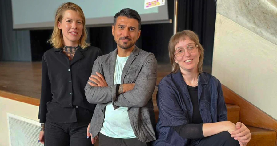 Föreläsare Hoshi Kafashi tillsammans med Lina Martinelle och Frida Hägglund från projektet resurscentrum heder Skåne.