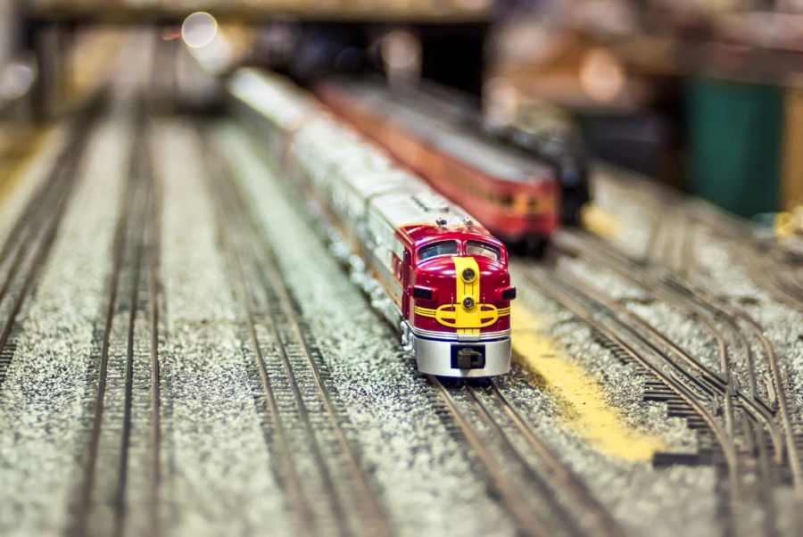 Huvudattraktionen &ndash; en halv kilometer l&aring;ng M&auml;rklinmodellj&auml;rnv&auml;g.
