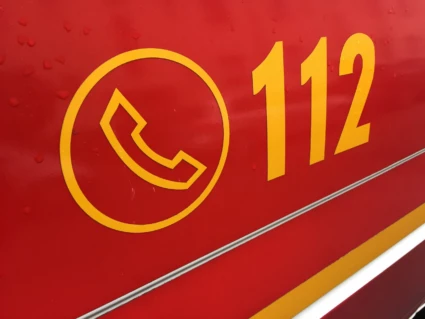 En bil med 112 på sidan