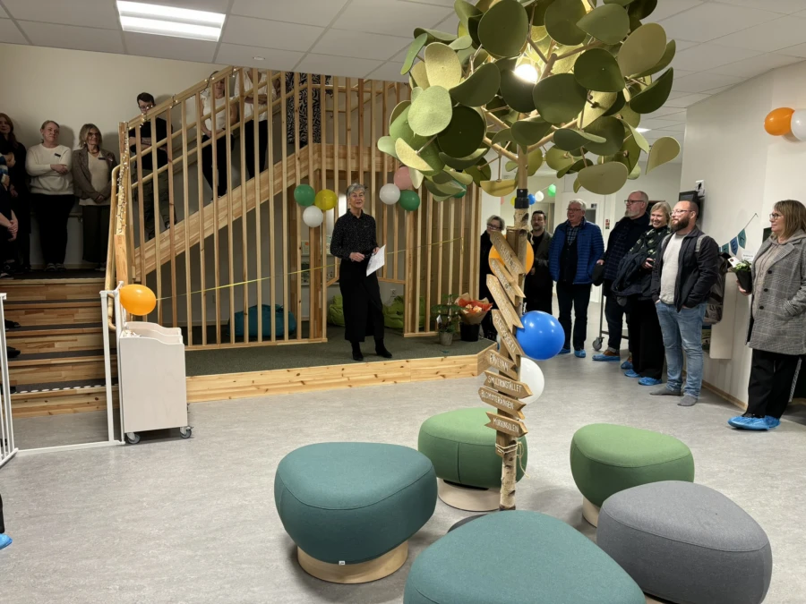 &ndash; Vi &auml;r alla v&auml;ldigt glada och stolta &ouml;ver v&aring;r nya fina f&ouml;rskola. H&auml;r ska b&aring;de liten och stor trivas! sa rektor Karolina &Aring;kesson i sitt invigningstal.