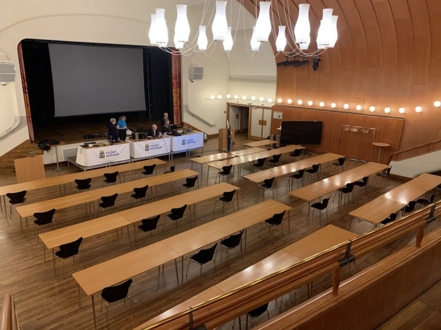 Den vanligtvis fulla salen i Medborgarhuset kommer att se v&auml;ldigt annorlunda ut n&auml;r fullm&auml;ktige sammantr&auml;der p&aring; m&aring;ndag.