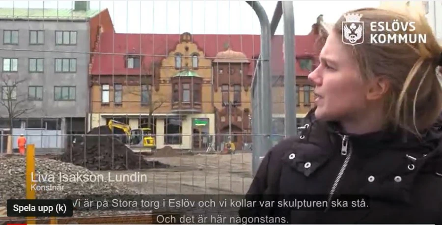 Liva Isakson Lundin ber&auml;ttar om sitt konstverk Omv&auml;g som ska pryda Stora torg i Esl&ouml;v.