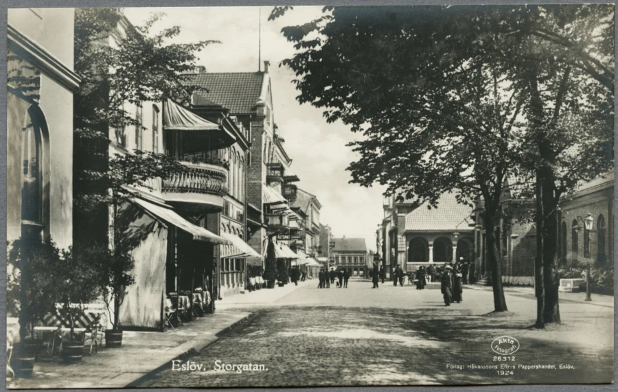 Storgatan i Esl&ouml;v omkring 1920. Foto: Digitaltmuseum.se