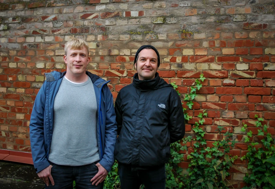 Ola Sandberg och Mikael Hammerman utf&ouml;r kulturmilj&ouml;inventeringen i Esl&ouml;vs kommun.