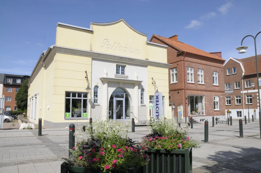 Nu &ouml;ppnar &auml;ven Esl&ouml;vs stadsbibliotek f&ouml;r bes&ouml;kare.