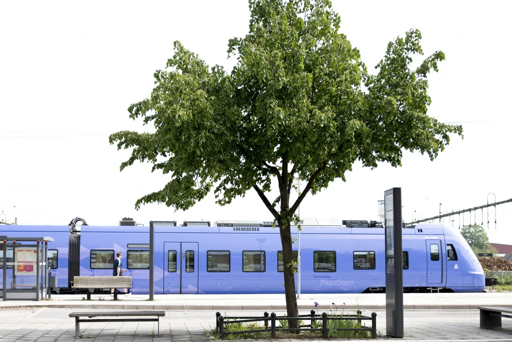 Bild på ett pågatåg som står vid Eslövs station.