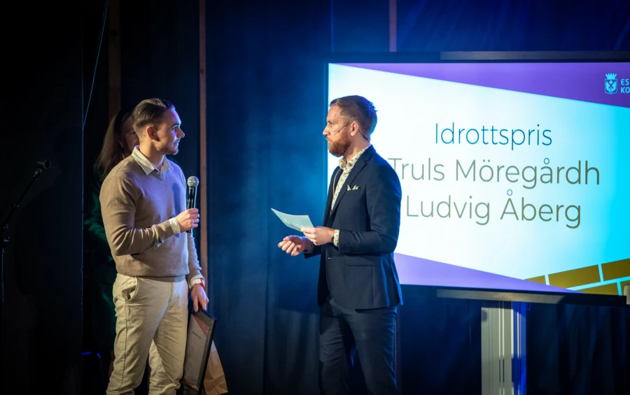 Truls M&ouml;reg&aring;rdhs bror tog emot &aring;rets idrottspris.