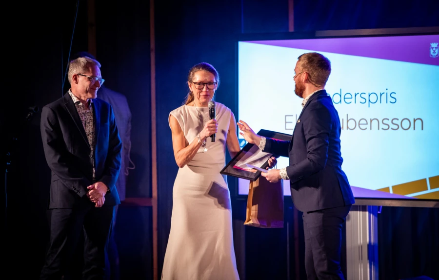 Elin Rubenssons pris togs emot av hennes f&ouml;r&auml;ldrar.