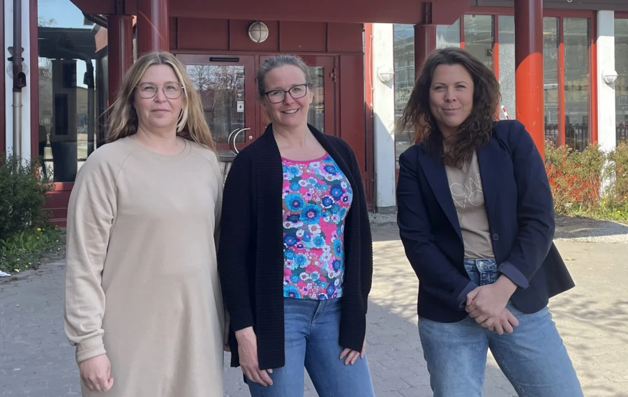 Rekryteringssamordnare Pernilla Andreasson och bitr&auml;dande f&ouml;rvaltningschef Anna Nord&eacute;n har bes&ouml;kt Norrev&aring;ng och tillsammans med SYV-l&auml;rare My Sandberg ber&auml;ttat om kommunala jobb f&ouml;r elever i &aring;rskurs 8.