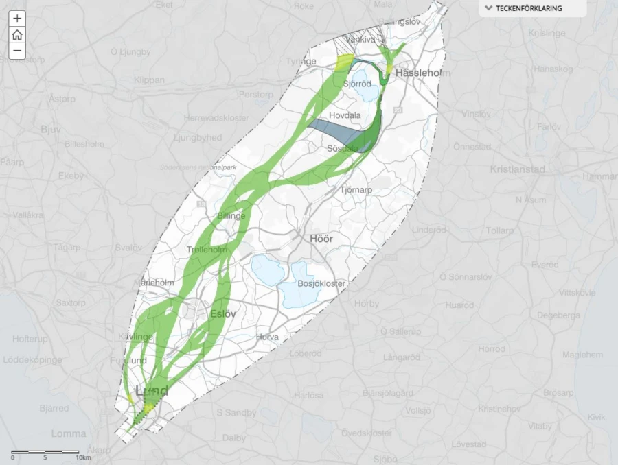 Trafikverket presenterar fyra huvudalternativ p&aring; hur h&ouml;ghastighetsj&auml;rnv&auml;gen kan passera Mellansk&aring;ne p&aring; v&auml;g fr&aring;n Lunds C till H&auml;ssleholm. De alternativa dragningarna f&ouml;rbi Esl&ouml;v &auml;r v&auml;ster om Stehag eller &ouml;ster om Trollen&auml;s. Illustration: Trafikverket.