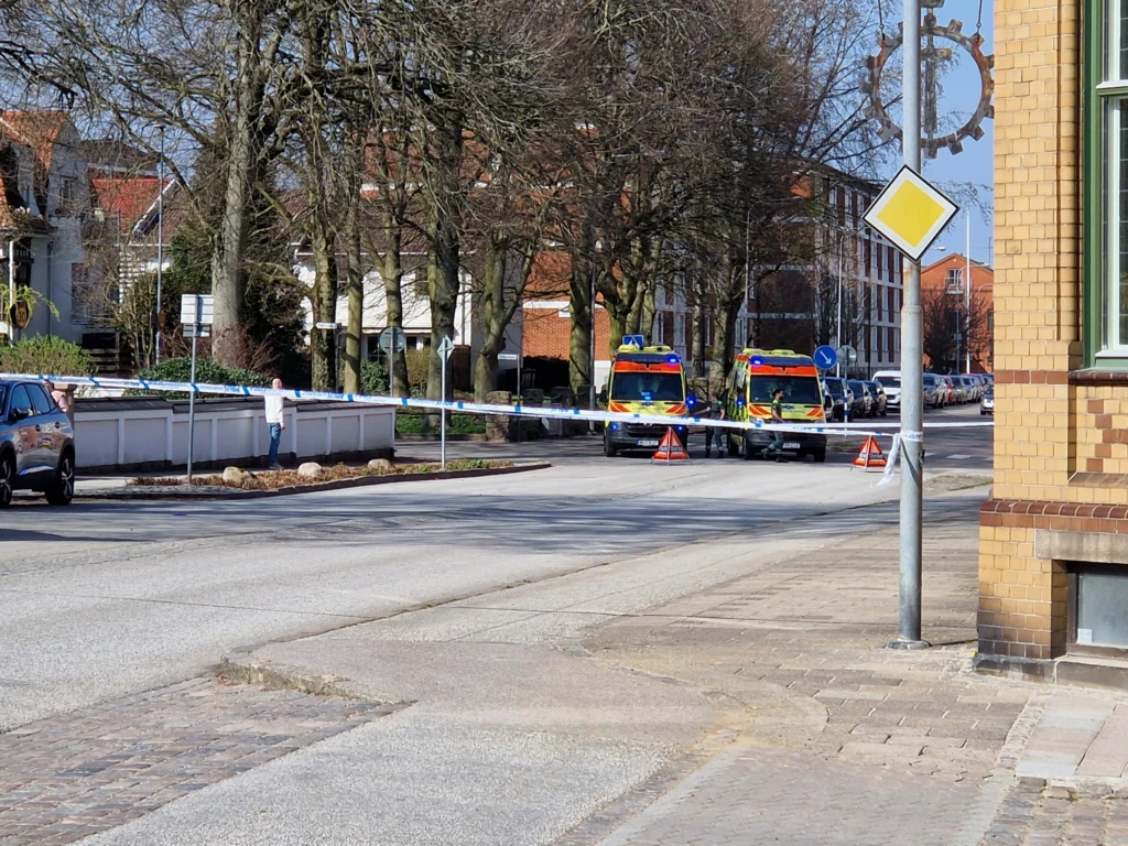 Polisen spärrade av ett område kring Västerlånggatan i samband med skottlossningen.
