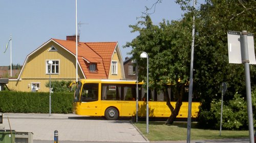 med tåg, regionbussar och stadsbussar inom kommunen