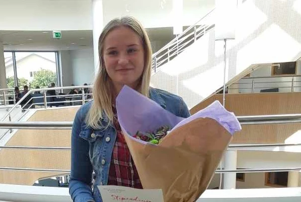 Tanja J&ouml;nsson, elev p&aring; bygg- och anl&auml;ggningsprogrammet, f&aring;r stipendium