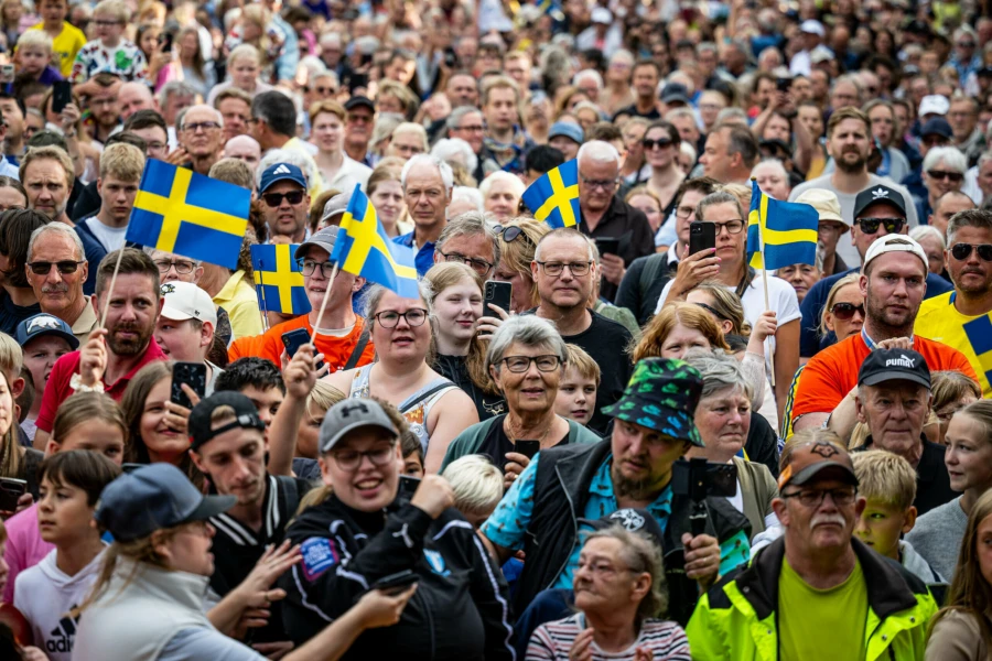 Exakt hur många som kom till Stora torg är svårt att veta men antalet uppskattas till över 8 000.