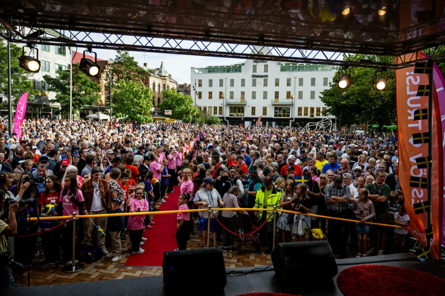 Röda mattan hade naturligtvis rullats ut över Stora torg för att ta emot Eslövs egen dubbla olympiska medaljör.