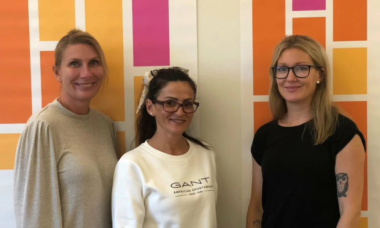 I dokumentärserien ”Vi obehöriga” får vi följa Emine Gonzalez, Emma Natt och Dag och Sandra Nylander i Eslöv.