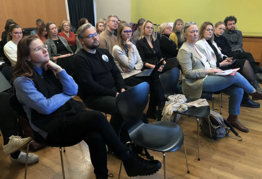 Representanter för regeringarna och kommuner i Estland, Lettland och Litauen under besöket i Eslövs Medborgarhus. Besöket organiserades av FN:s flyktingorgan UNHCR och Länsstyrelsen.