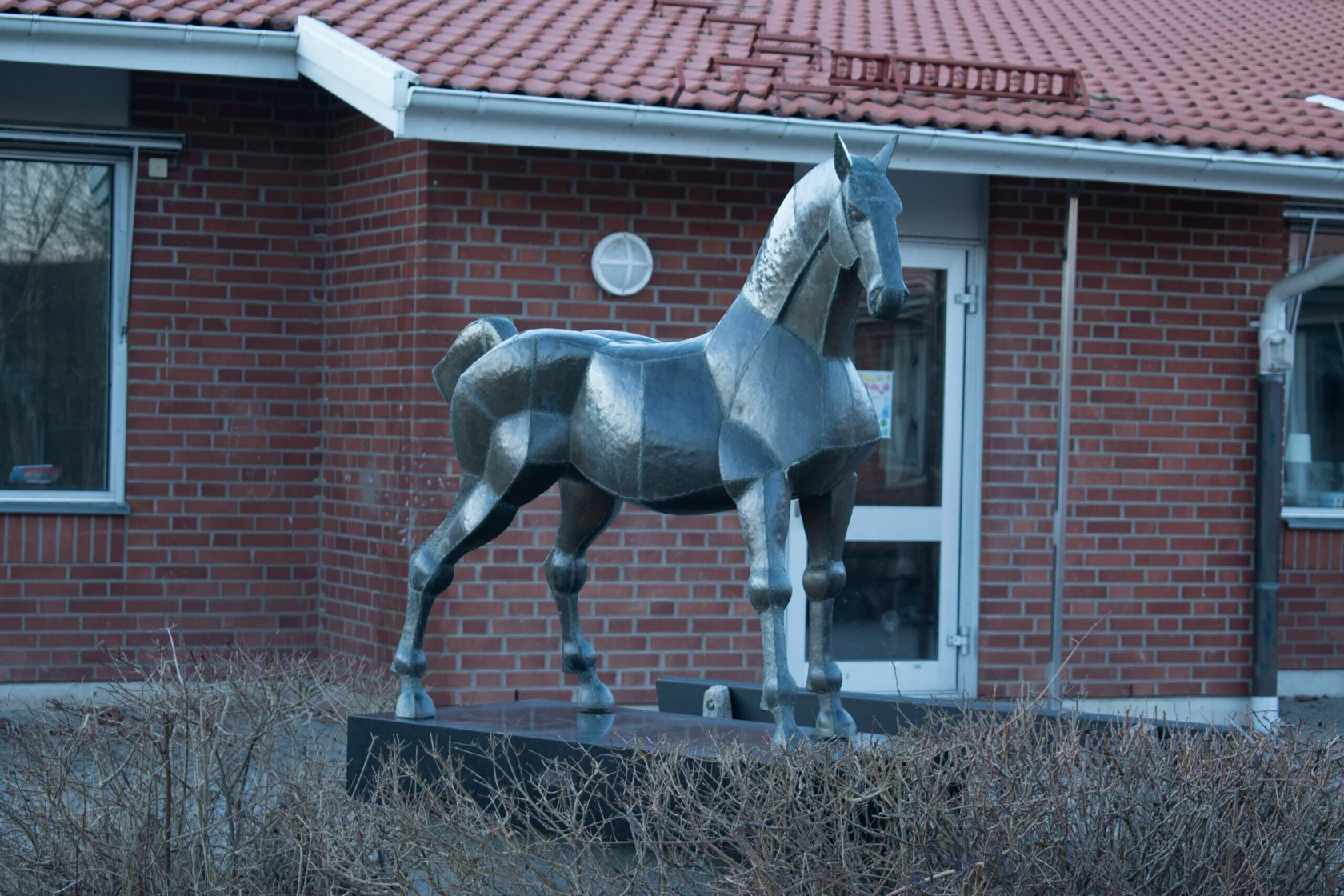 Konstverket Urbino och vildhästarna