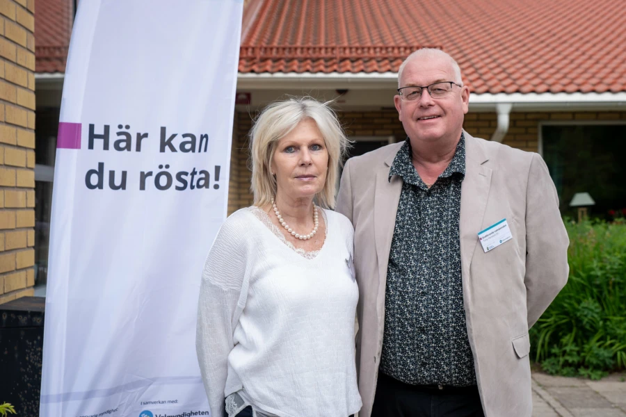 Kommundirekt&ouml;r Eva Hallberg och valn&auml;mndens ordf&ouml;rande Tony Hansson bes&ouml;ker alla vallokaler p&aring; valdagen.